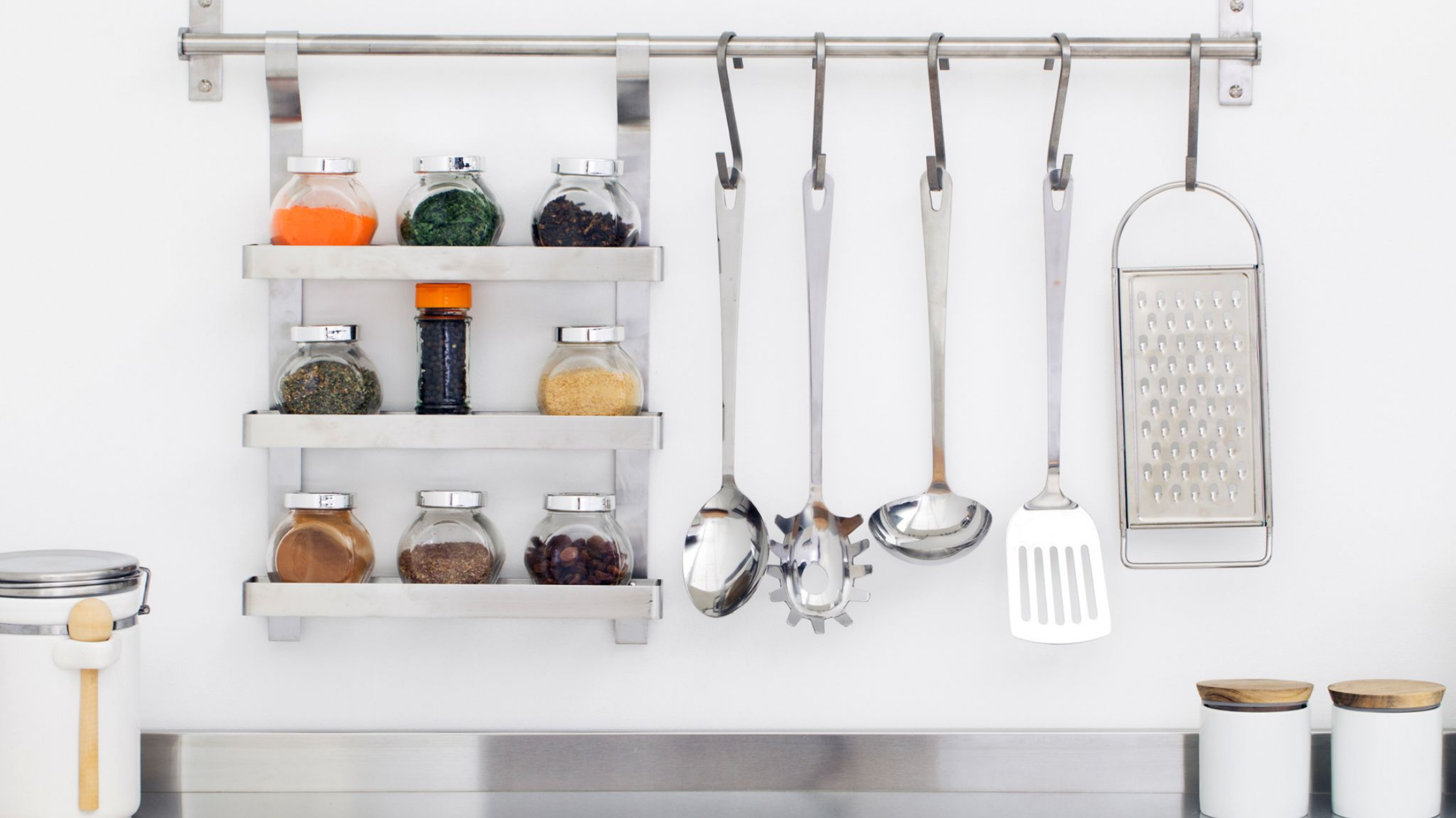 How to choose your kitchen utensils for traditional and modern cooking.