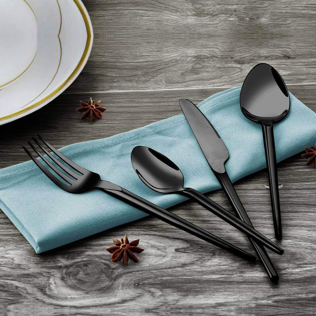 Dining Etiquette: Know Your Cutlery And Napkin